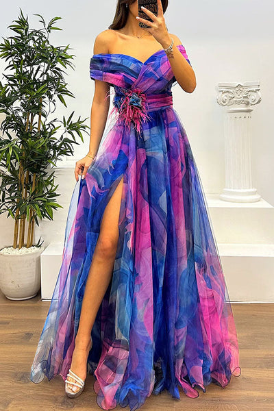 Jinnie – Tüll-Maxikleid mit Federn, Falten und Schlitz