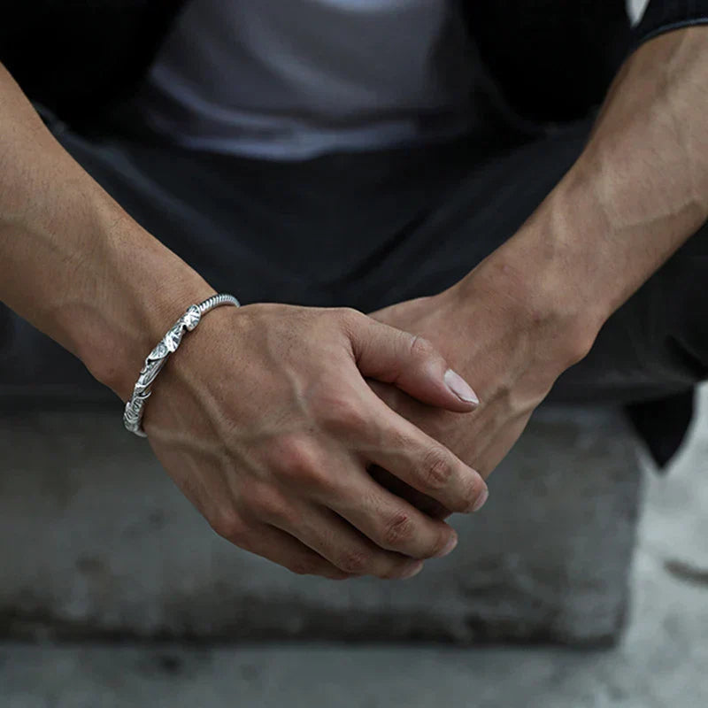 Aurelius - Handgemaakte open armband met lotusdetail
