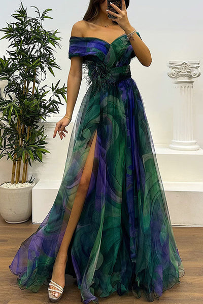 Jinnie – Tüll-Maxikleid mit Federn, Falten und Schlitz